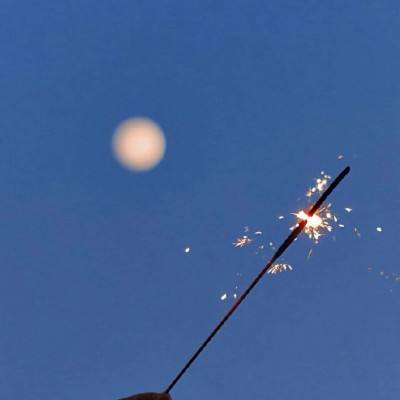 美国国家航空航天局（NASA）斥资200亿美元建造月球基地，取消月球轨道站